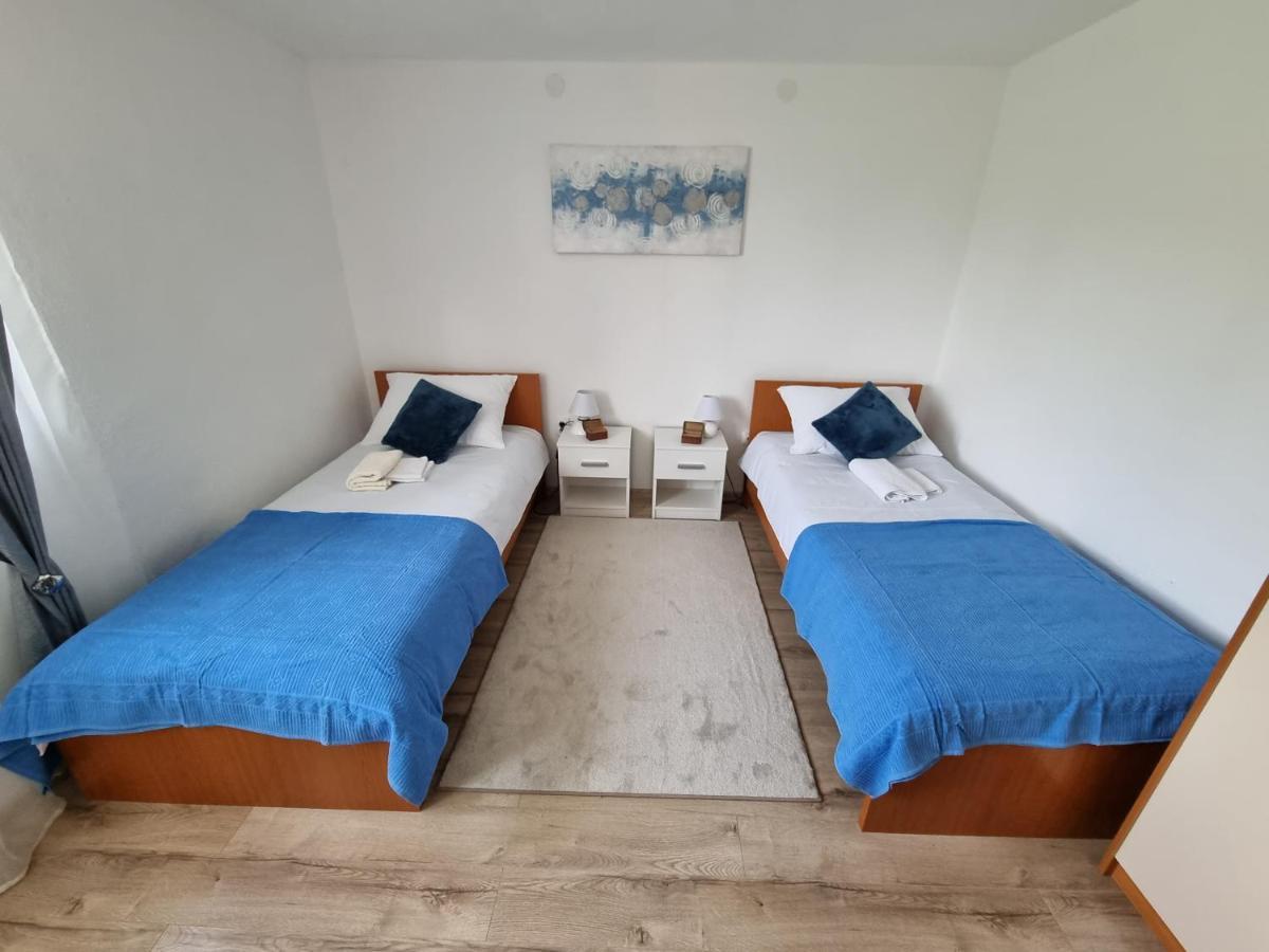 Studio Apartman Krosna Perusic Ngoại thất bức ảnh