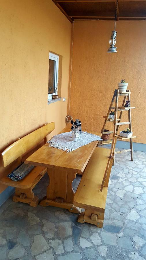Studio Apartman Krosna Perusic Ngoại thất bức ảnh